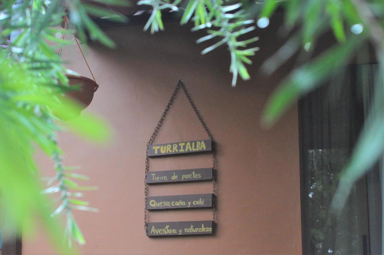 Hospedaje Amanecer Bed & Breakfast Turrialba Exterior photo